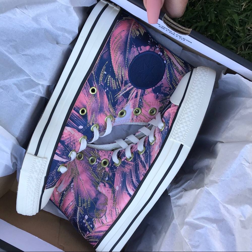 NWOB CONVERSE ALL-STAR CHUCK TAYLOR WOMENS SIZES - Picture 4 of 7